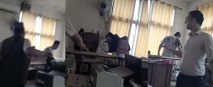 अफ्ताब आलमलाई सफाई दिने न्यायाधीश थारूमाथि इजलासमै कालोमोसो प्रहार