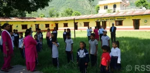 रित्ता कक्षाकोठा रुँगेर बस्दै गाउँका शिक्षकहरू