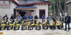 मुस्ताङका किसानलाई कृषि उपकरण हस्तान्तरण