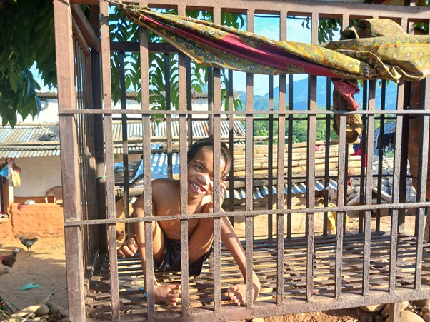 फलामे खोरमा जीवनका खुसी खोज्दै ११ वर्षे बालक