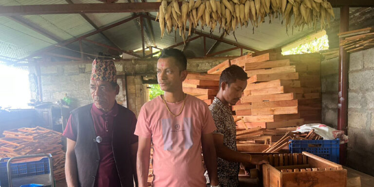 मह र घारबाट वार्षिक ६५ लाख बढीको कारोबार