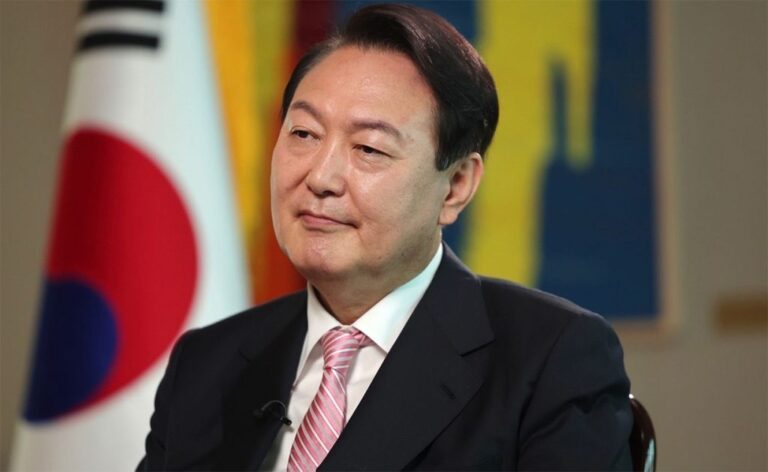 दक्षिण कोरियाको अदालतद्वारा पूर्वराष्ट्रपति युनको गिरफ्तारी वारेन्ट जारी