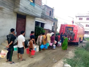 नेपाली सेनाद्वारा वीरगञ्जमा पानी वितरण