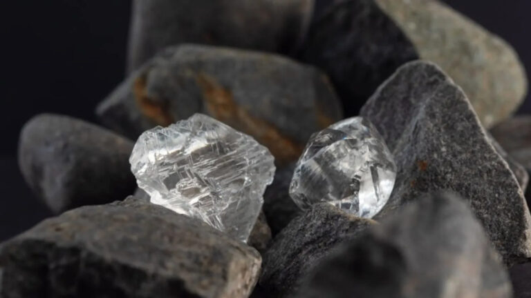 चिनियाँ वैज्ञानिकहरूद्वारा पृथ्वीको हीराभन्दा कडा उल्कापिण्डको हीरा निर्माण