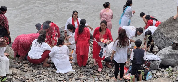 पवित्र कालीगण्डकी नदीमा स्नान गर्नेको घुइँचो