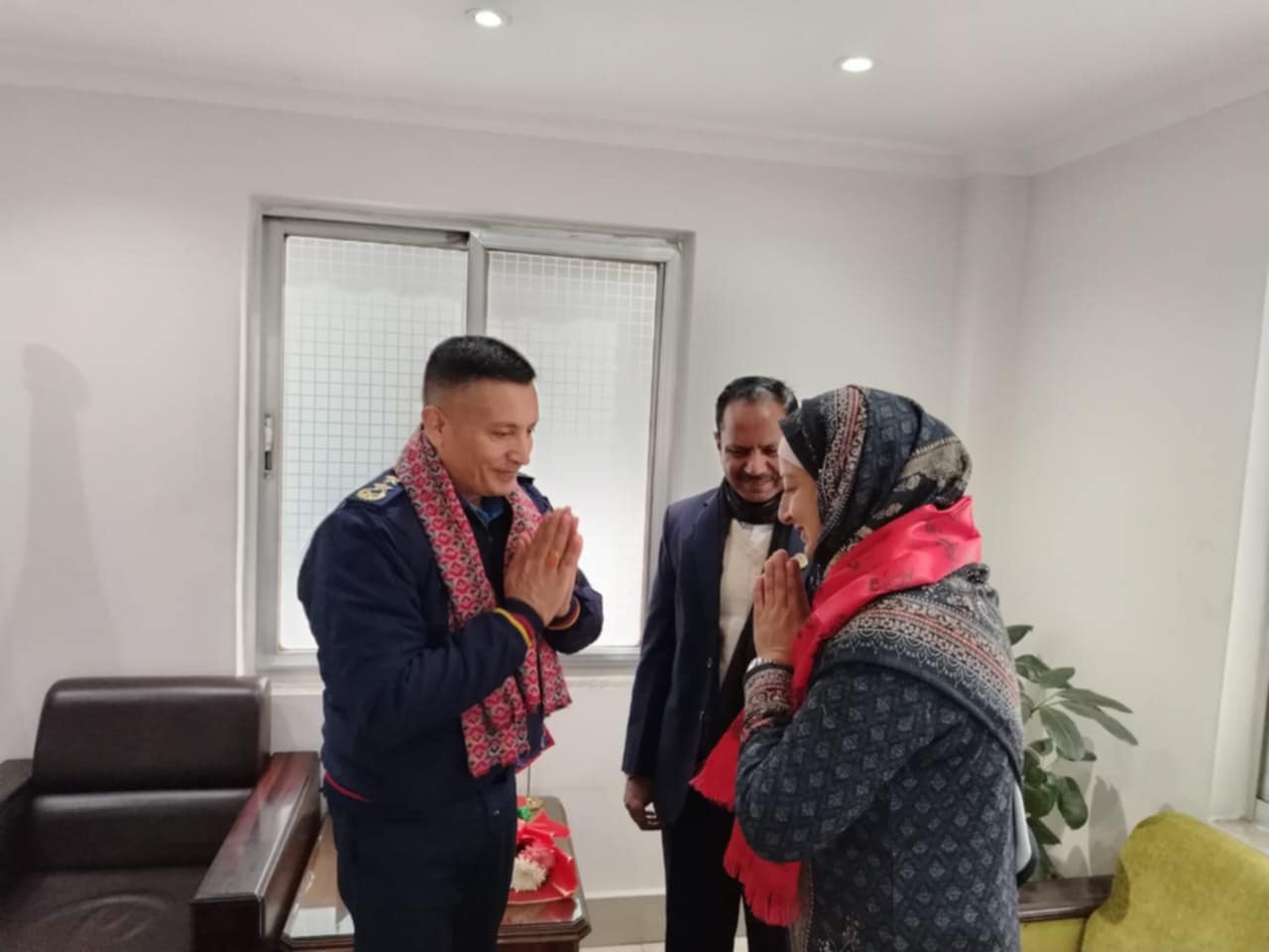 गृहमन्त्री अर्यालसंग पूर्व गृहराज्यमन्त्री अन्सारीकाे छलफल