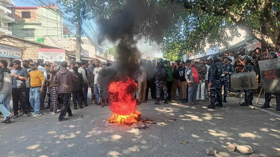 आजपनि सिमरामा जेन-जी समूहको प्रदर्शन, कर्फ्यू आदेश जारी