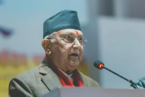 ओलीको चेतावनीः ‘एमाले नेतृत्वलाई छोएको दिन सरकार ढाल्छौँ, देश ठप्प पार्छौं’