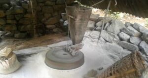 गाउँघरमा प्रयोग हुने परम्परागत पानीघट्टाको प्रचलन हराउँदै